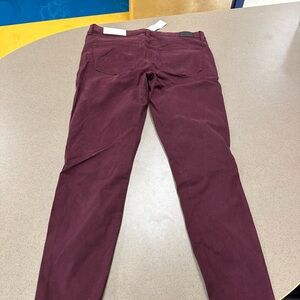 Women’s high rise jeggings.